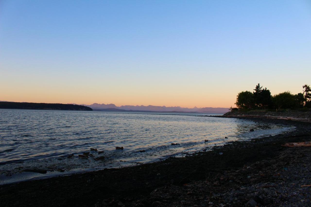 Ramada By Wyndham Campbell River Exterior photo