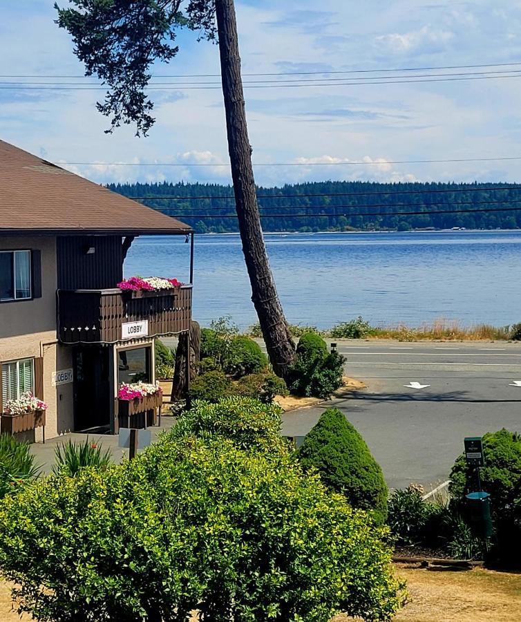 Ramada By Wyndham Campbell River Exterior photo